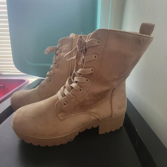 Size 9.5 Chinese Laundry tan suede texture platform combat boots - Picture 7 of 9
